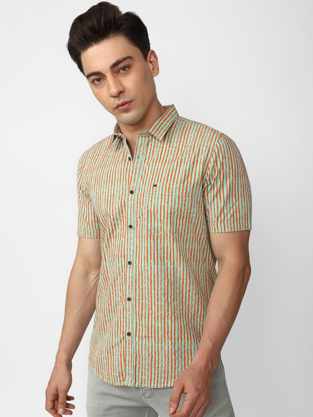 

Peter England Casuals Slim Fit Vertical Stripes Pure Cotton Casual Shirt, Green