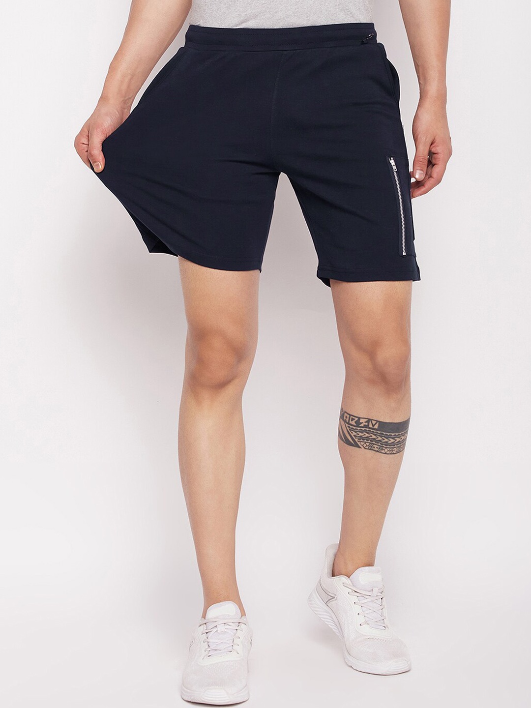 

Okane Men Mid-Rise Slip-On Knitted Shorts, Navy blue