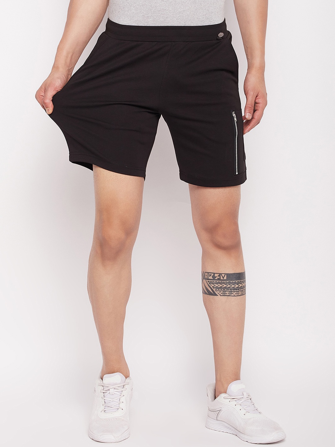 

Okane Men Mid Rise Woven Cotton Sports Shorts, Black