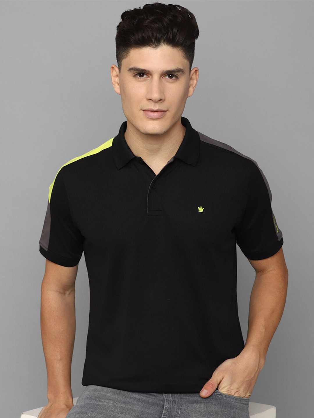 

Louis Philippe Short Sleeves Polo Collar T-shirt, Black