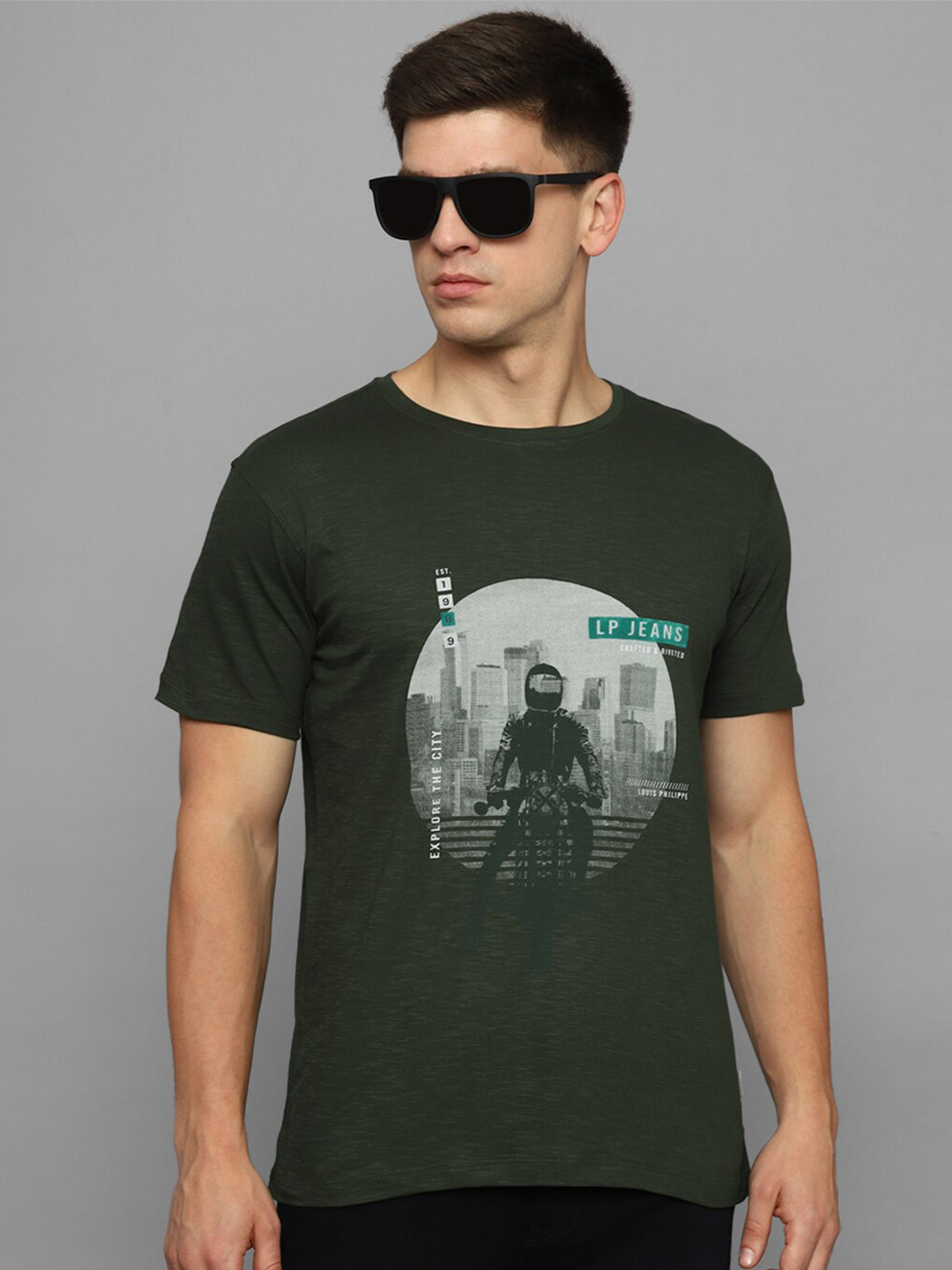 

Louis Philippe Jeans Graphic Printed Pure Cotton Slim Fit T-shirt, Green