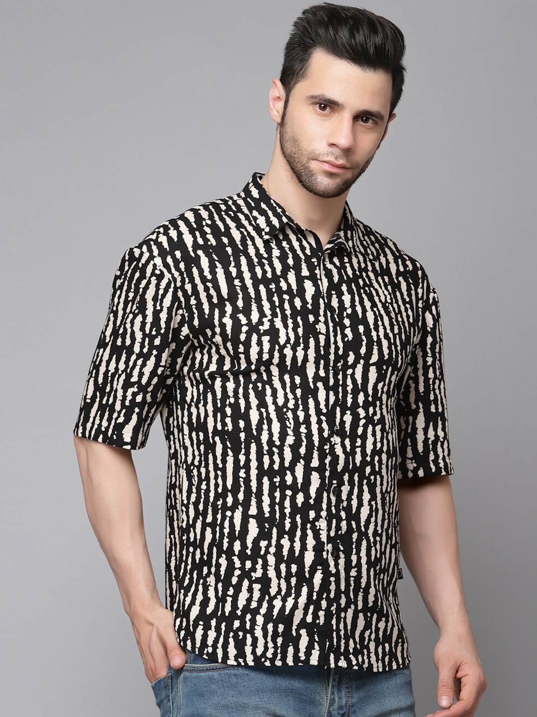 

Rigo Abstract Printed Short Sleeves Slim Fit Casual Shirt, Black