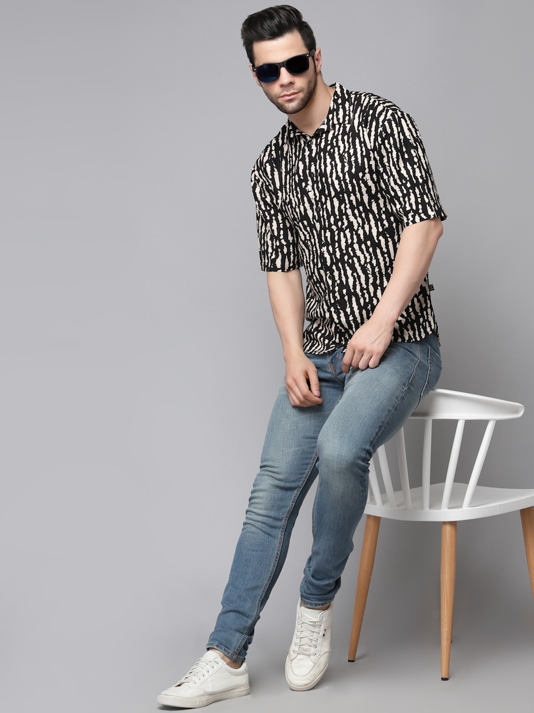 

Rigo Abstract Printed Short Sleeves Slim Fit Casual Shirt, Black