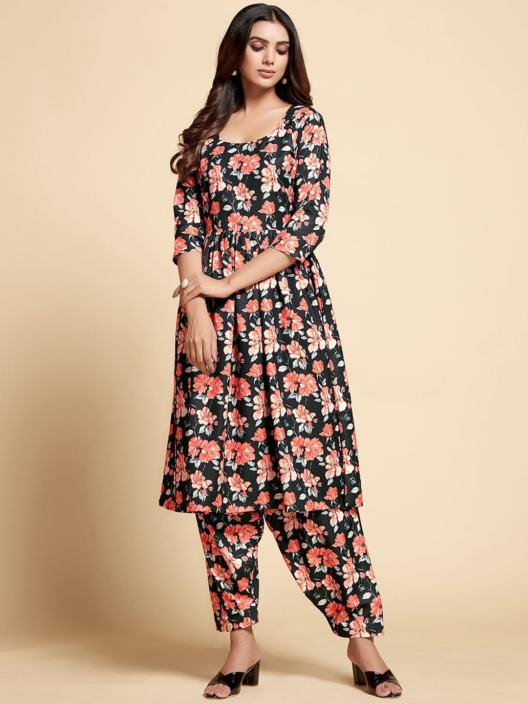 

Sangria Floral Printed Anarkali Kurta With Salwar, Black