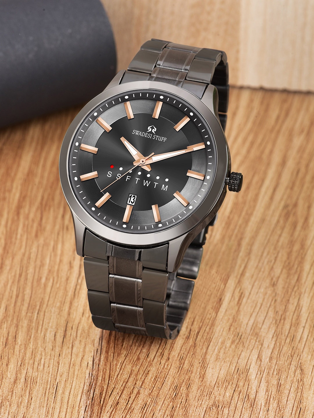 

SWADESI STUFF Men Grey Stainless Steel Bracelet Style Straps Analogue Watch SF0517