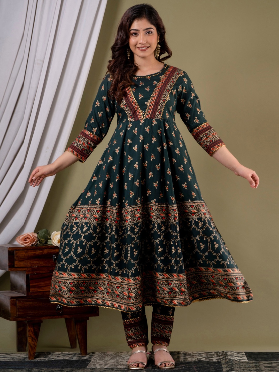 

Glorious Floral Printed Gotta Patti Anarkali Kurta With Trousers, Green