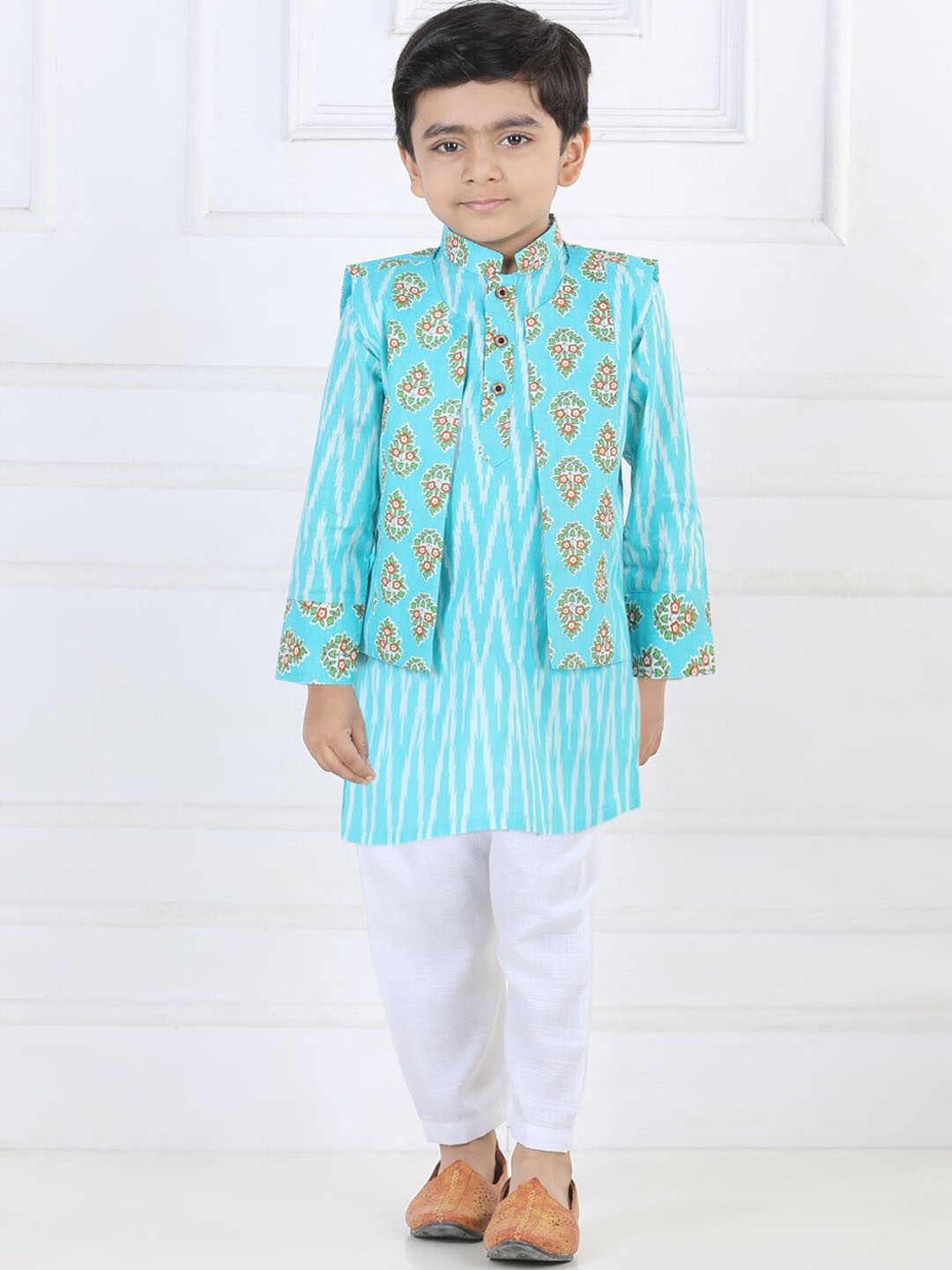 

Kinder Kids Boys Ethnic Motifs Printed Pure Cotton Kurta & Pyjamas With Printed Jacket, Blue