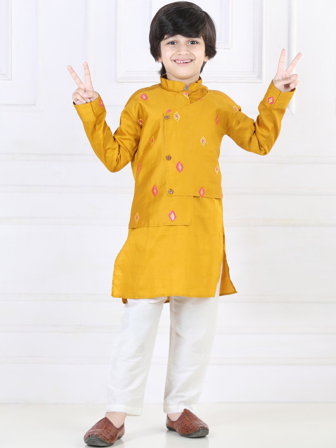 

Kinder Kids Boys Ethnic Motifs Embroidered Pure Cotton Kurta & Pyjamas, Yellow