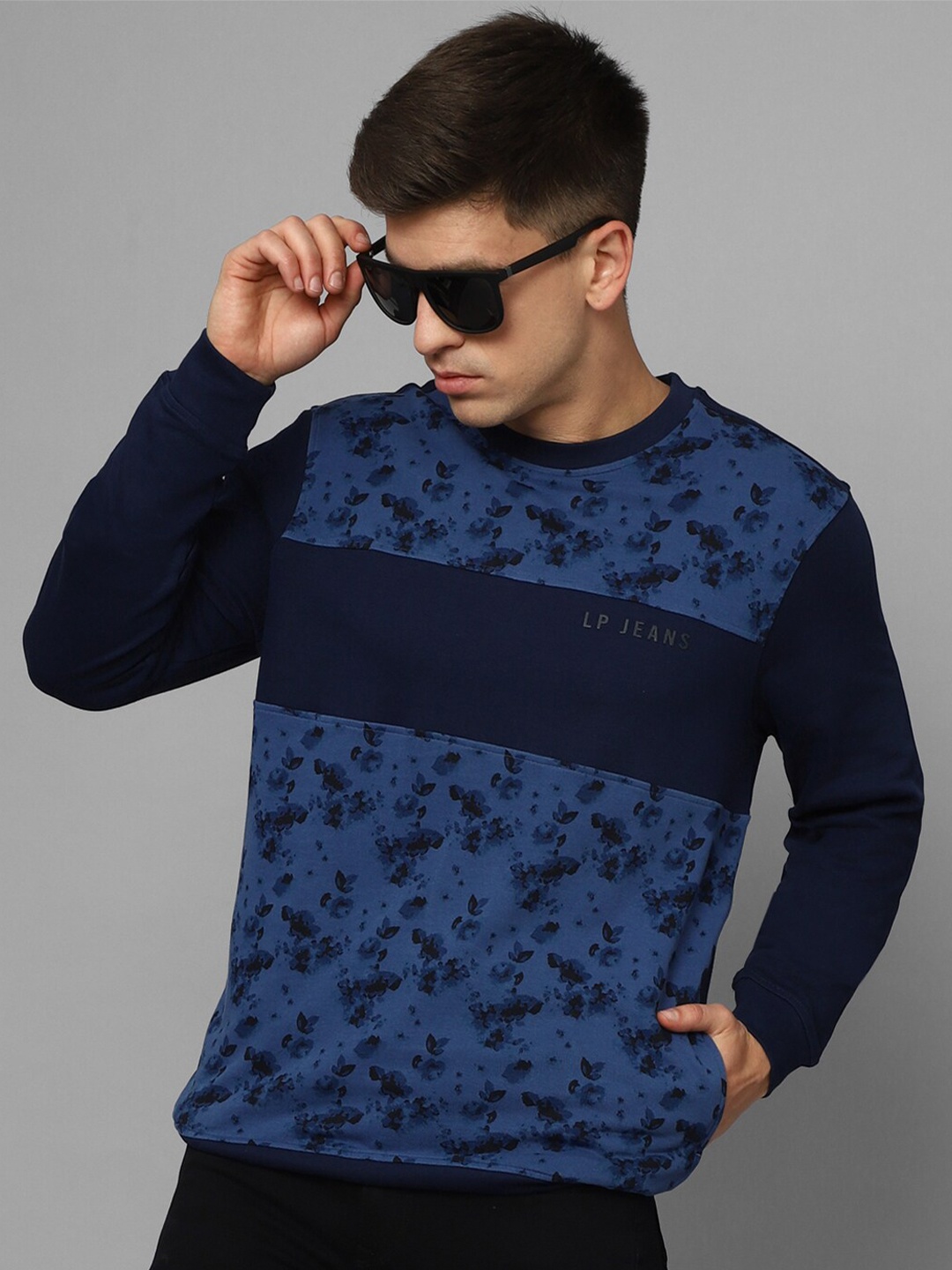

Louis Philippe Jeans Abstract Printed Cotton Sweatshirt, Navy blue