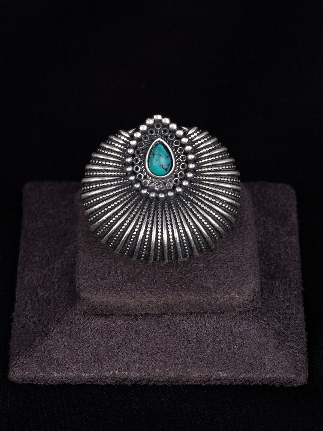 

Shyle 925 Sterling Silver Stone-Studded Oxidized Finger Ring