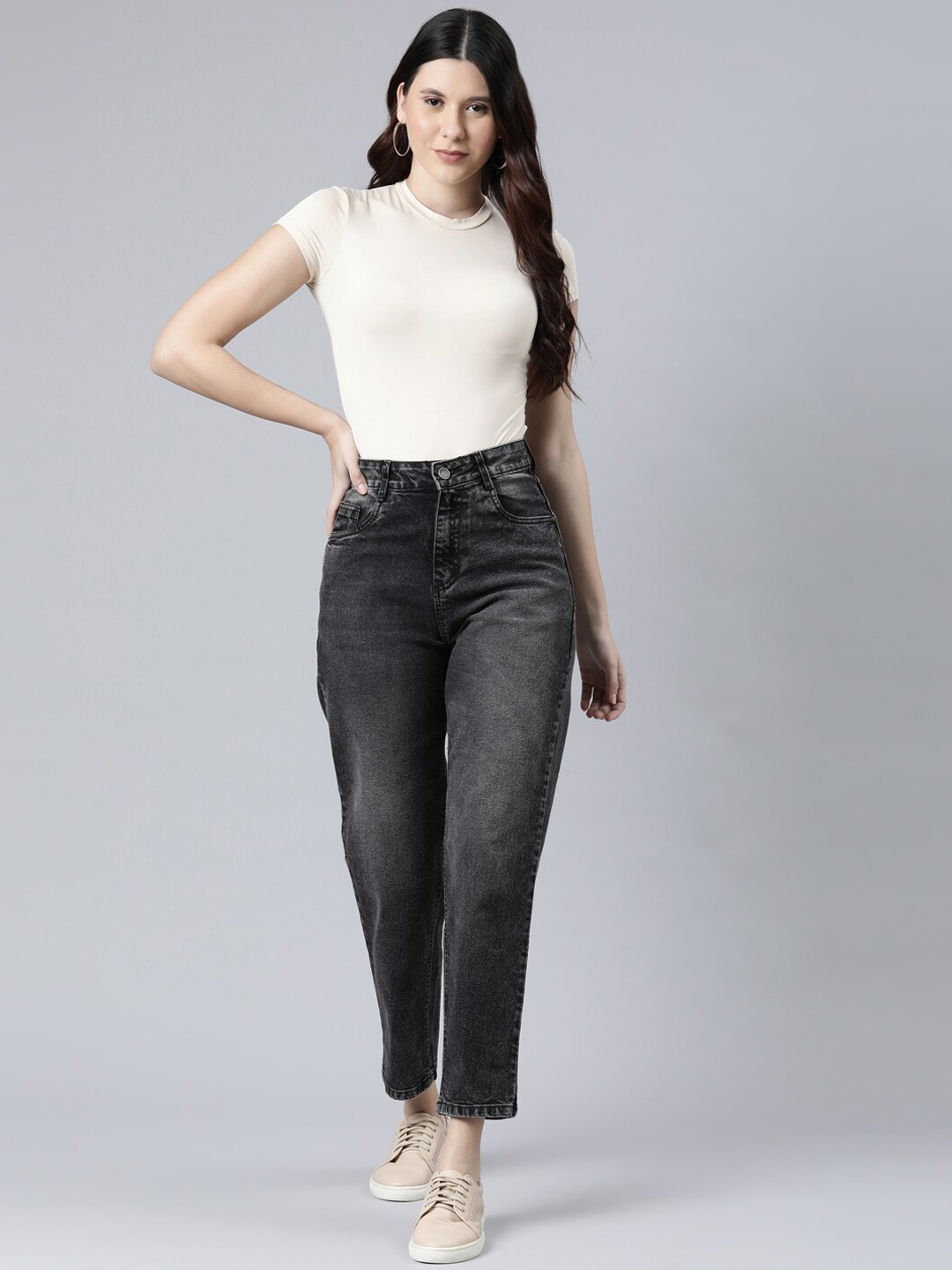 

ZHEIA Women Relaxed Fit High-Rise Light Fade Stretchable Jeans, Black