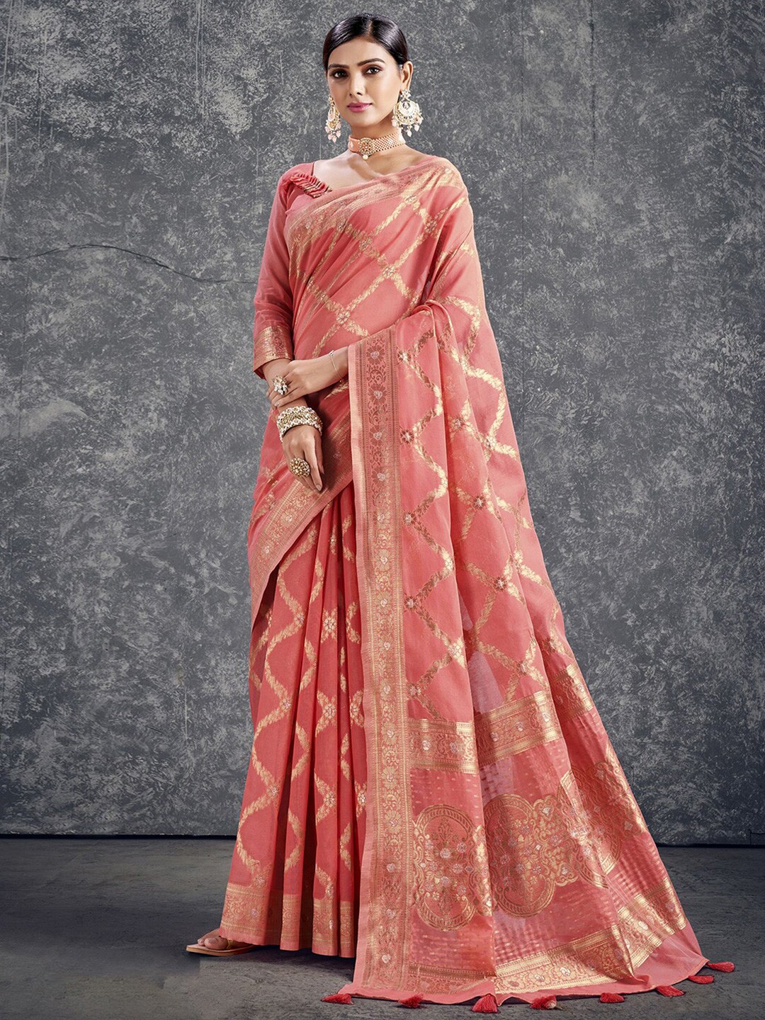 

Satrani Floral Woven Design Zari Silk Cotton Saree, Pink