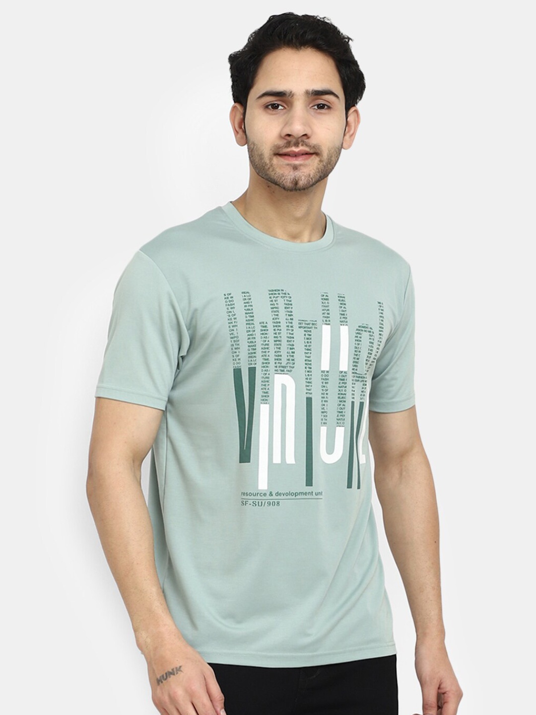 

V-Mart Typography Printed Slim Fit T-Shirt, Green