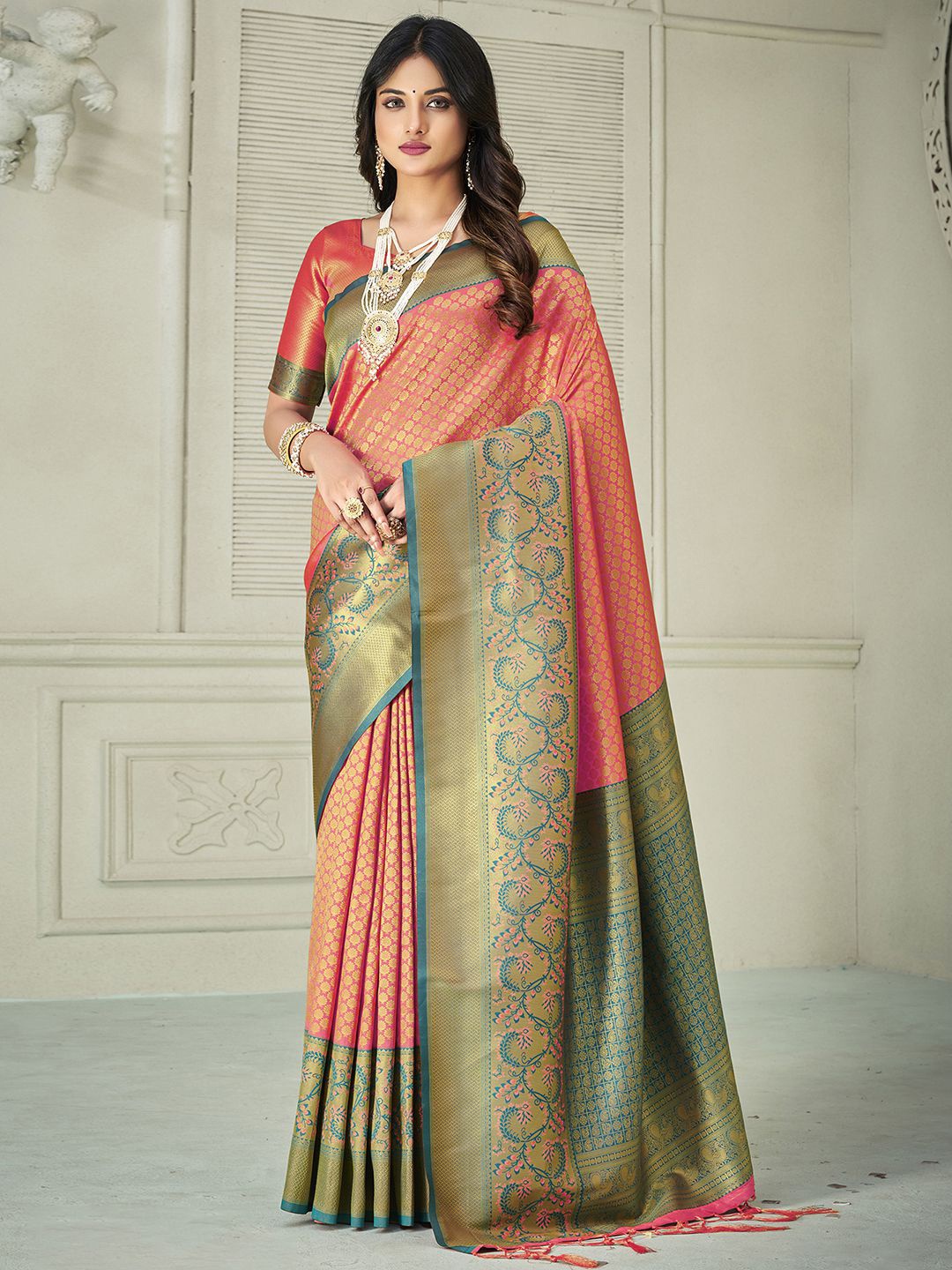 

Satrani Floral Motif Woven Design Zari Banarasi Saree, Pink