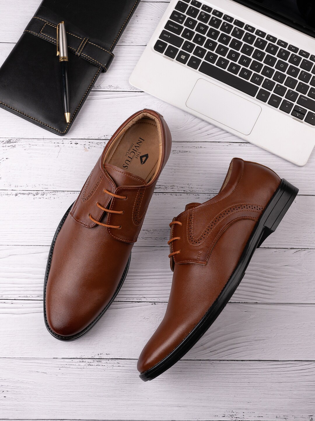 

INVICTUS Men Textured Formal Derbys, Tan