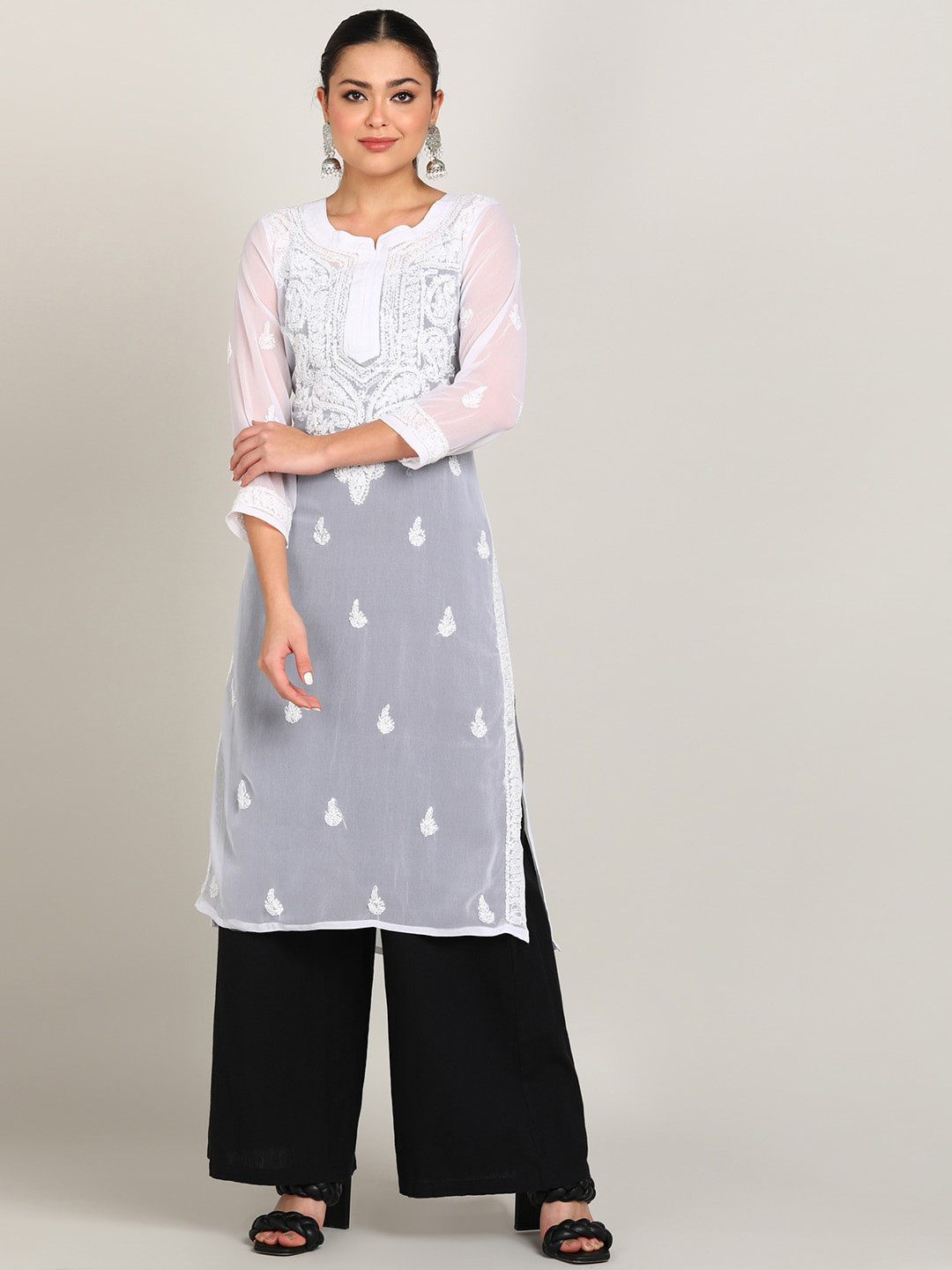 

VAHSON Ethnic Motifs Embroidered Notched Neck Chikankari Kurta, White