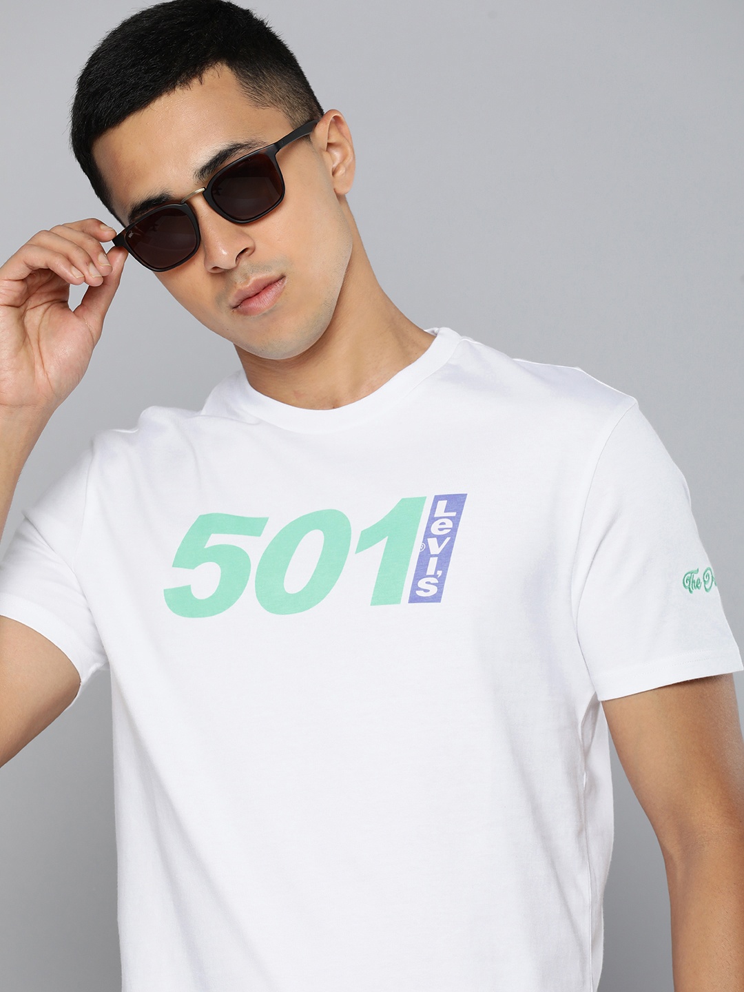 

Levis Round Neck Graphic Printed Pure Cotton T-shirt, White