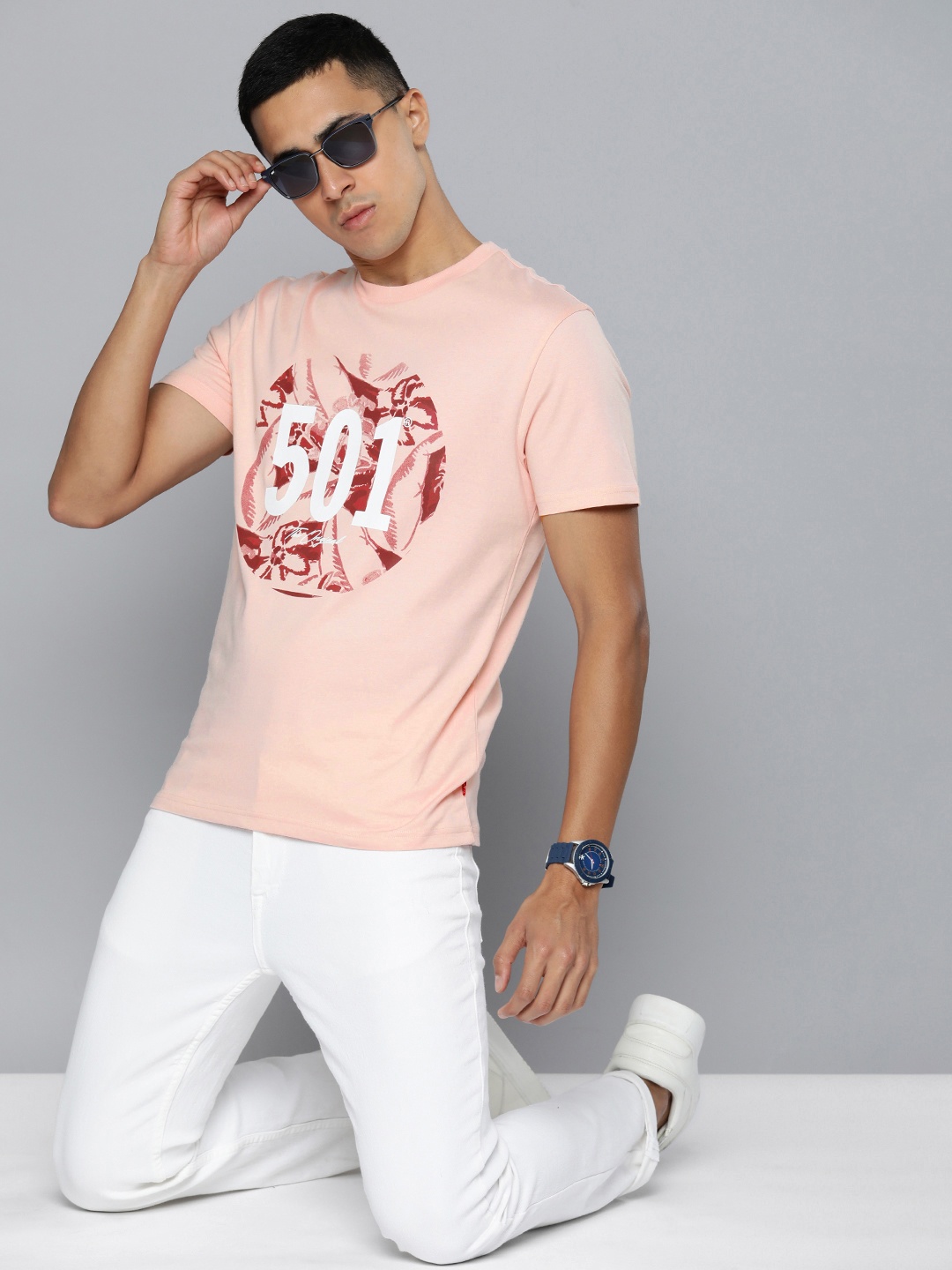 

Levis Men Pure Cotton Graphic Printed Round Neck T-shirt, Peach