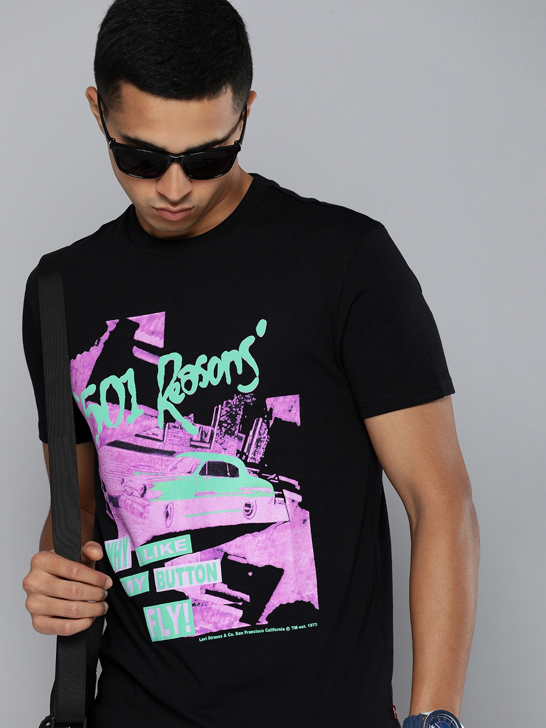 

Levis Men Pure Cotton Graphic Printed T-shirt, Black