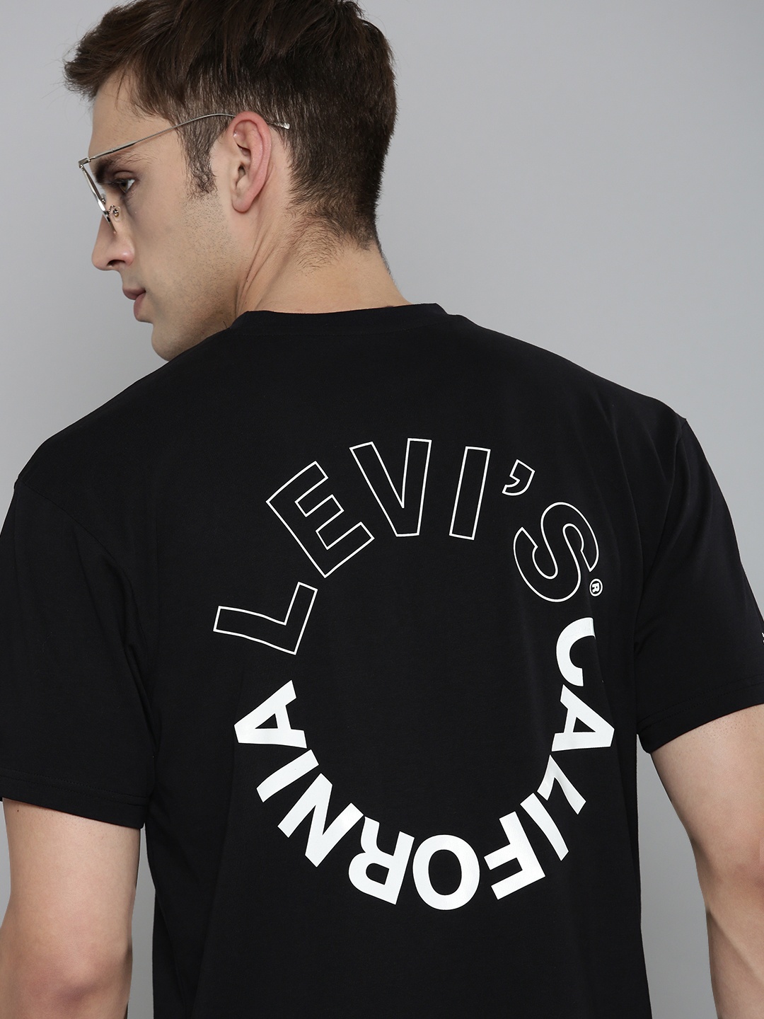 

Levis Men Brand Logo Printed Pure Cotton T-shirt, Black