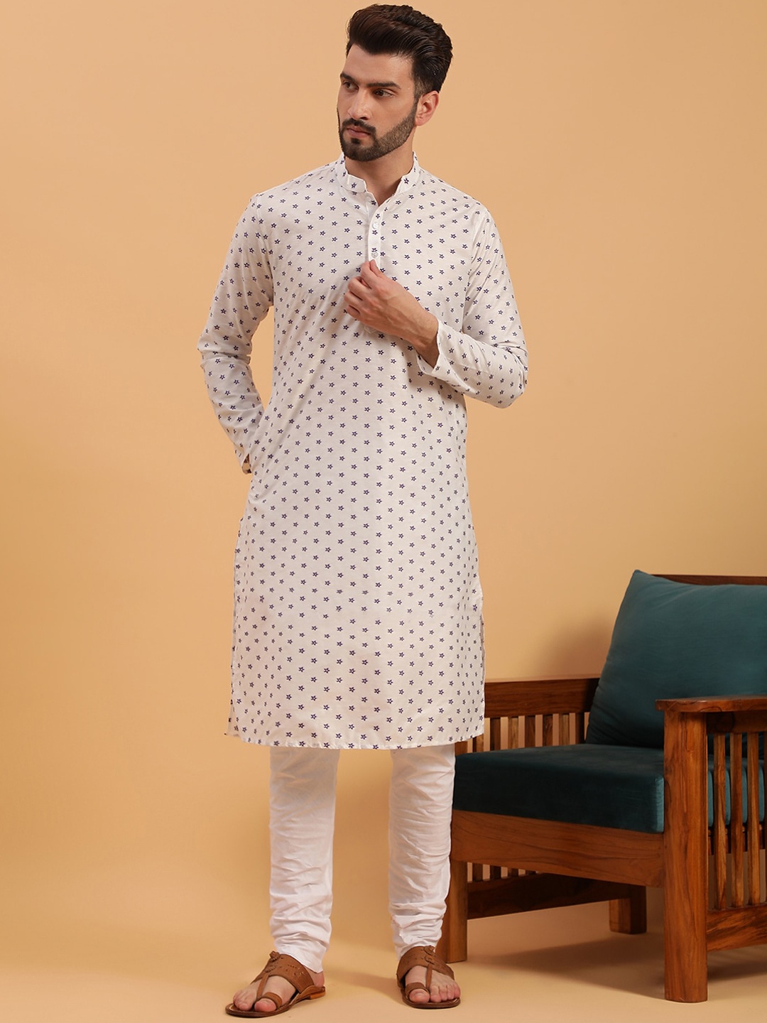 

NAMASKAR Floral Embroidered Mandarin Collar Pure Cotton Kurta, White