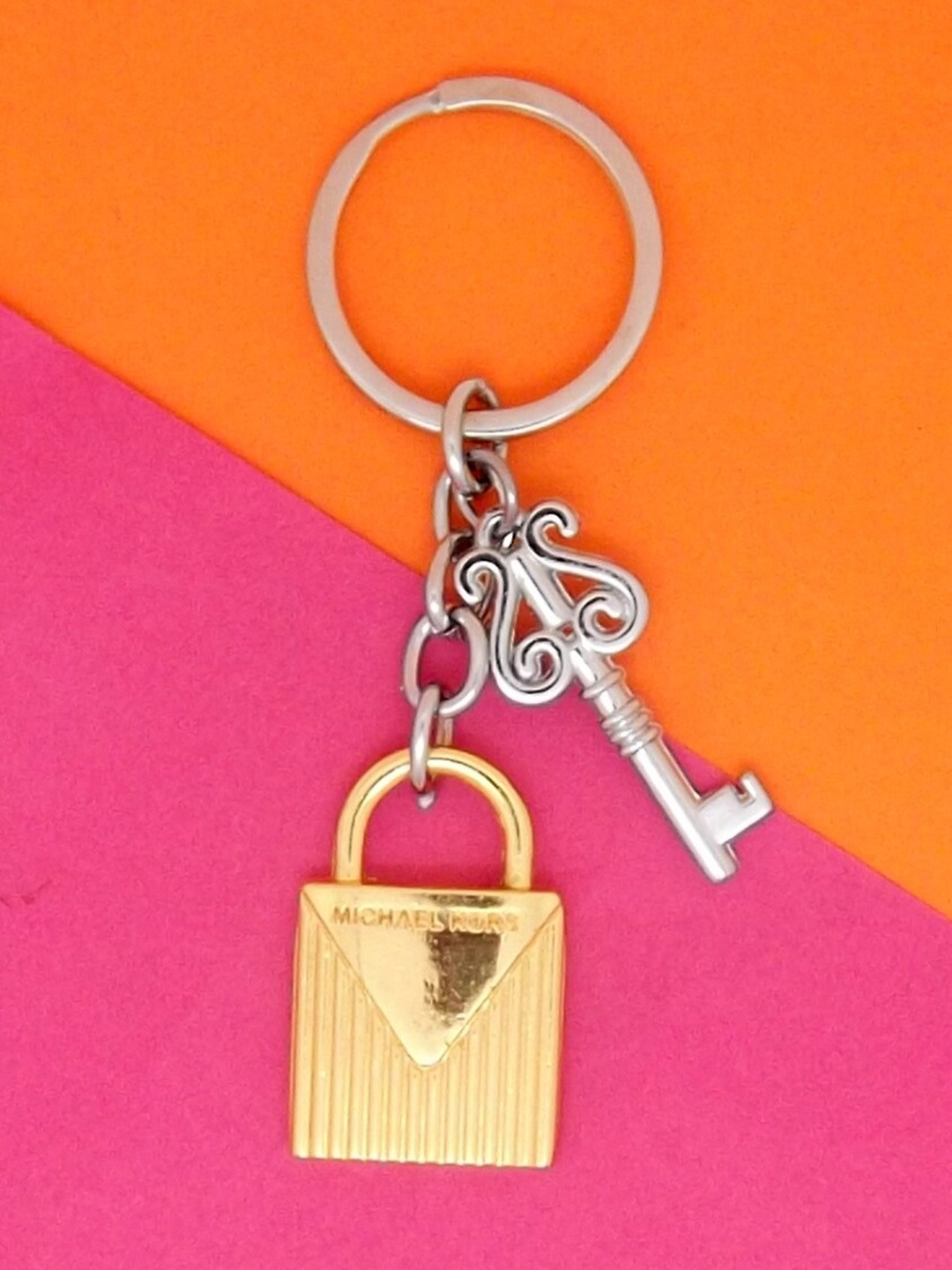 

FEMMIBELLA Anti-Scratch Rustproof Lock N Key Keychain, Silver