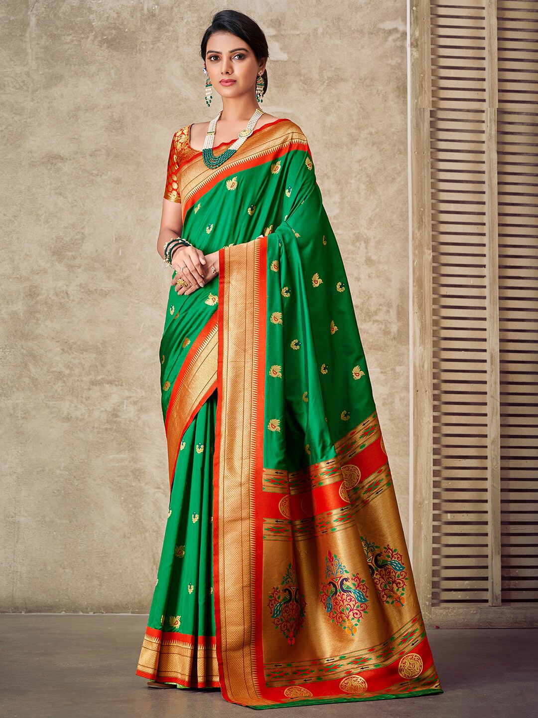 

Satrani Ethnic Motif Woven Design Zari Saree, Green