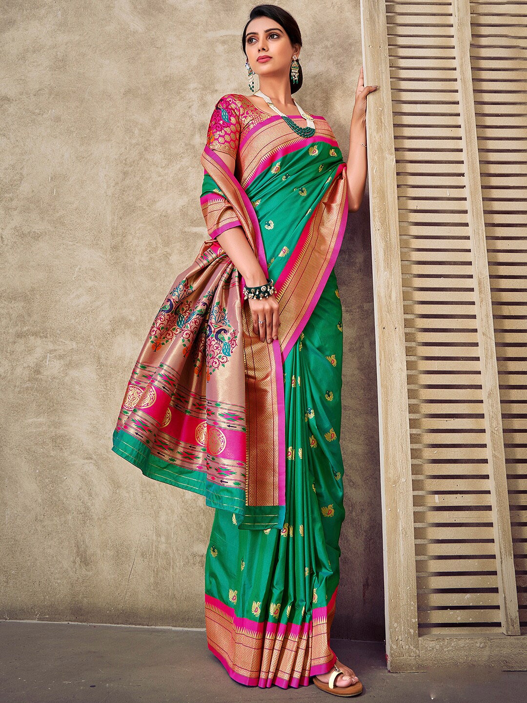 

Satrani Ethnic Motif Woven Design Zari Saree, Green