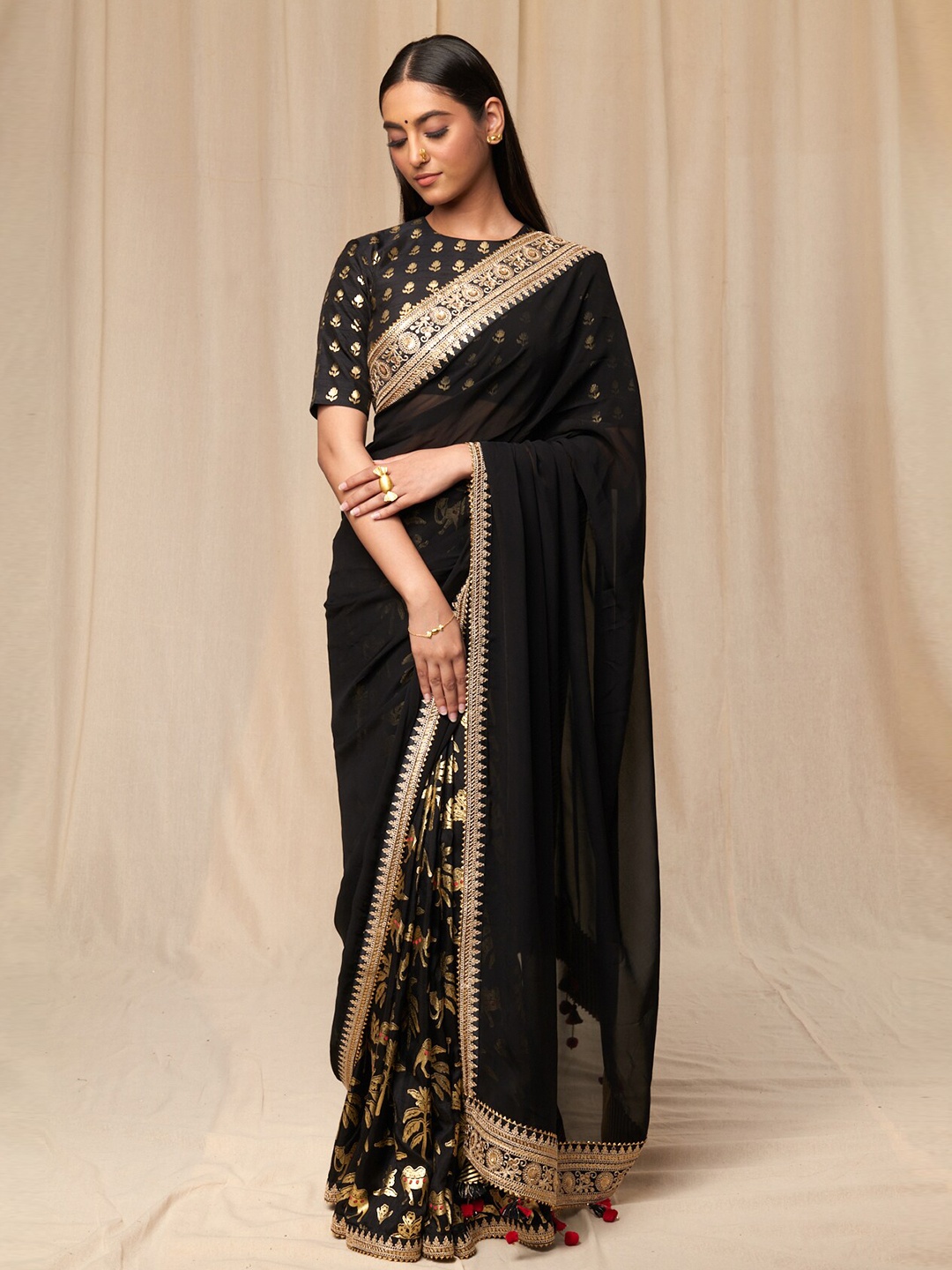 

Masaba Floral Motifs Printed Embellished Pure Silk Saree, Black