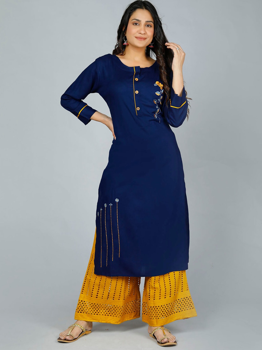 

Jevi Prints Floral Embroidered Thread Work Kurta With Palazzos, Navy blue
