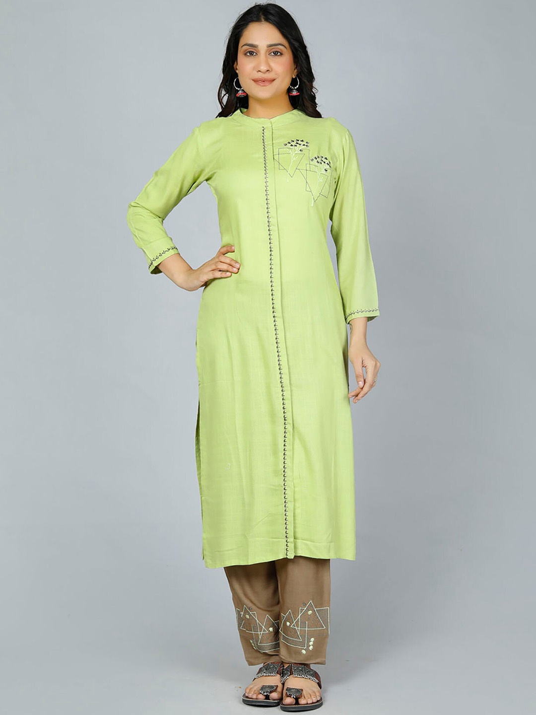 

Jevi Prints Ethnic Motifs Embroidered Band Collar Thread Work Kurta With Trousers, Green