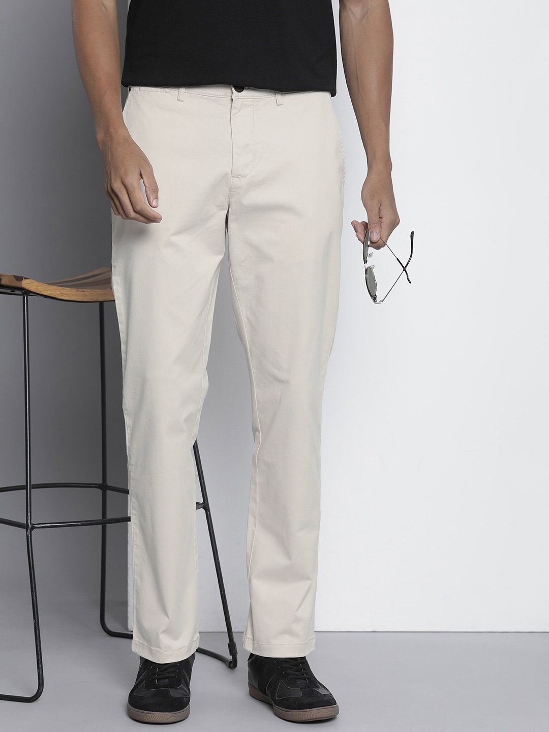

Tommy Hilfiger Men Mid-Rise Chinos, Cream