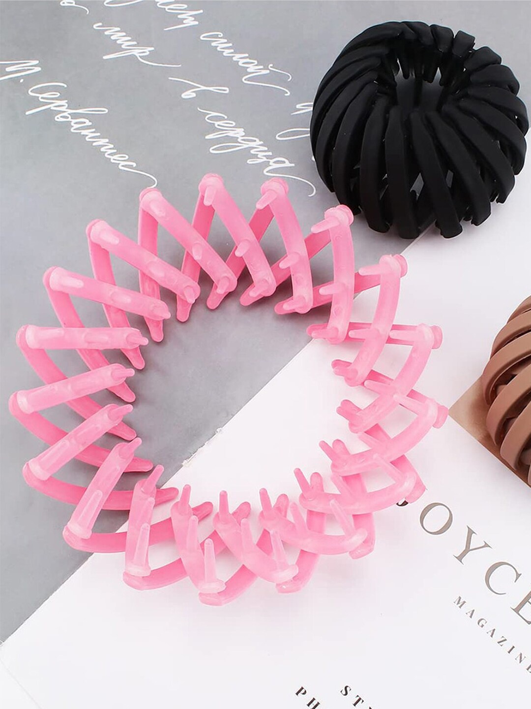 

VAGHBHATT Set of 3 Spiral Ponytail Holders, Peach