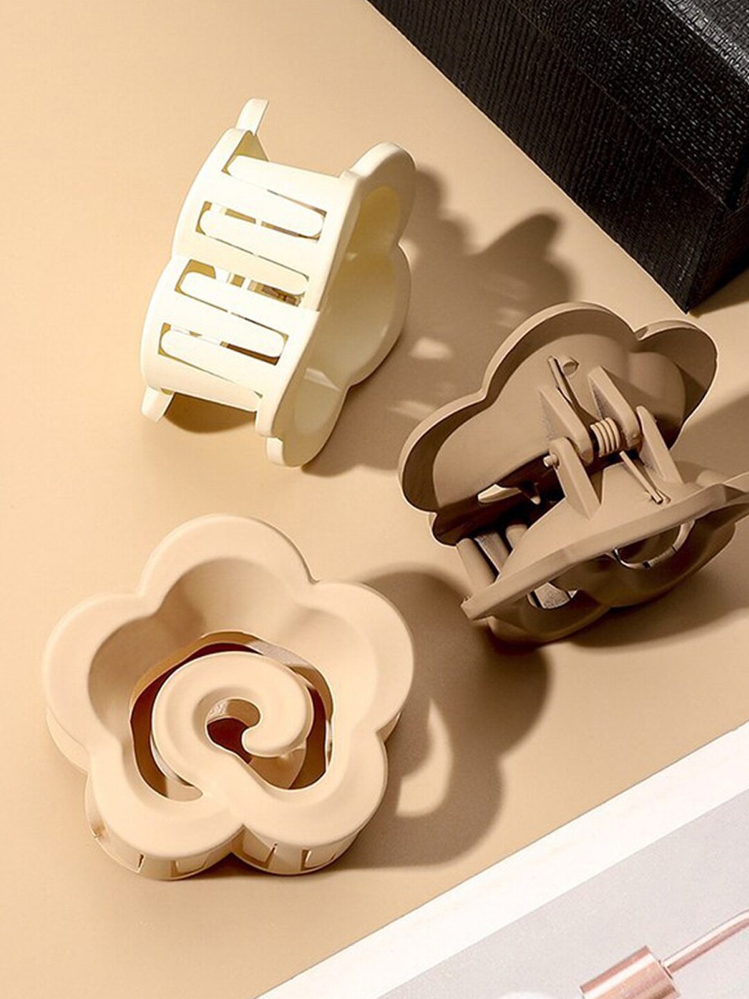 

VAGHBHATT Set of 3 Matte Claw Clip, Beige