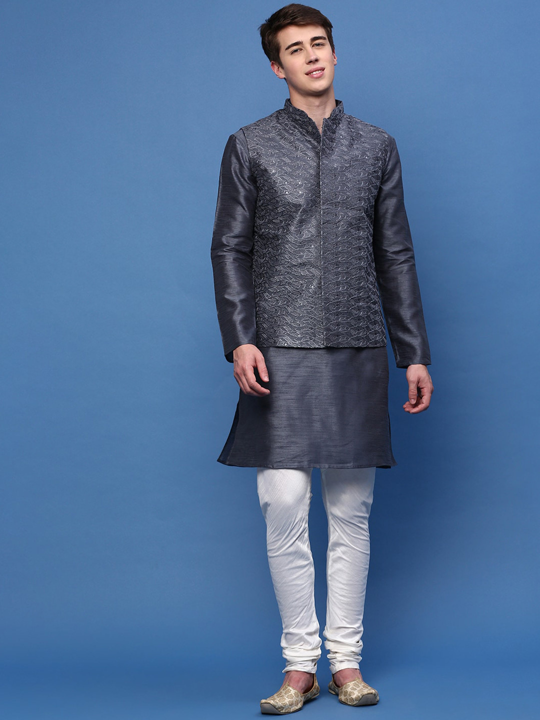 

Sanwara Men Grey Regular Sequinned Kurta with Pyjamas
