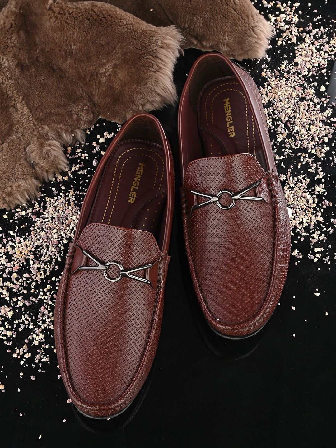 

MENGLER Men Textured Memory Foam Insole Horsebit Loafers, Coffee brown