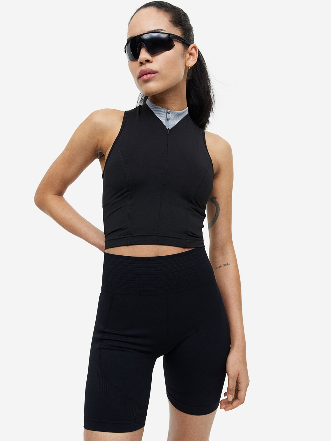 

H&M Women DryMove Seamless Sports Cycling Shorts, Black