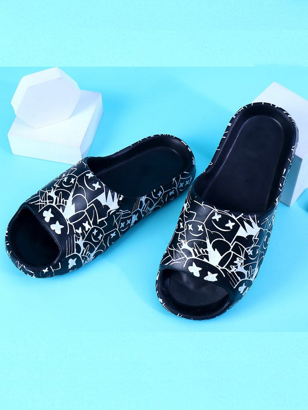 

Pampy Angel Men YEE-All-Smartii Printed Croslite Sliders, Black