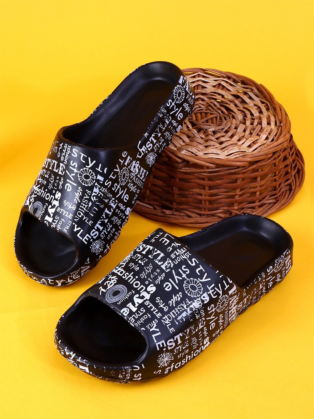 

Pampy Angel Men YEE-All-Style Printed Croslite Sliders, Black