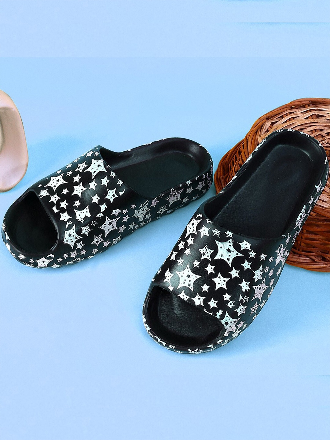 

Pampy Angel Men YEE-All-Stars Printed Croslite Sliders, Black