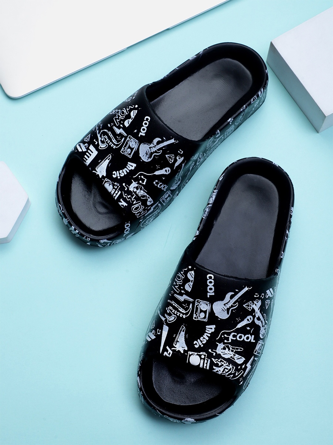 

Pampy Angel Men YEE-All-Music Printed Croslite Sliders, Black
