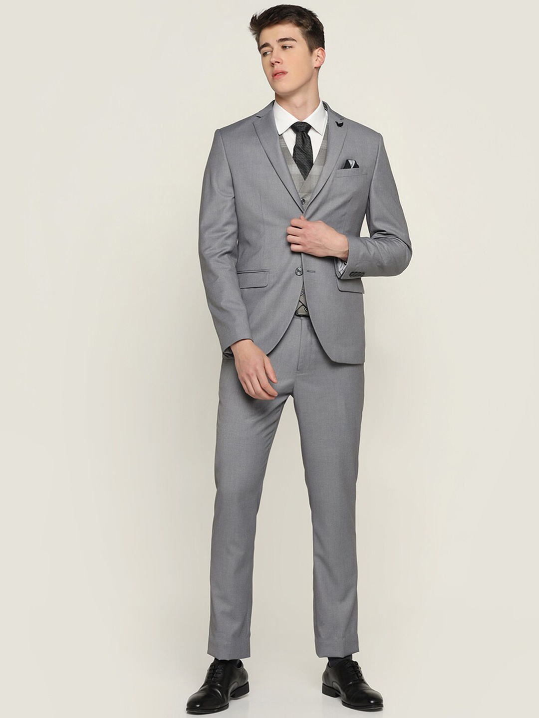 

Blackberrys Slim-Fit Single-Breasted 3-Piece Formal Suit, Grey