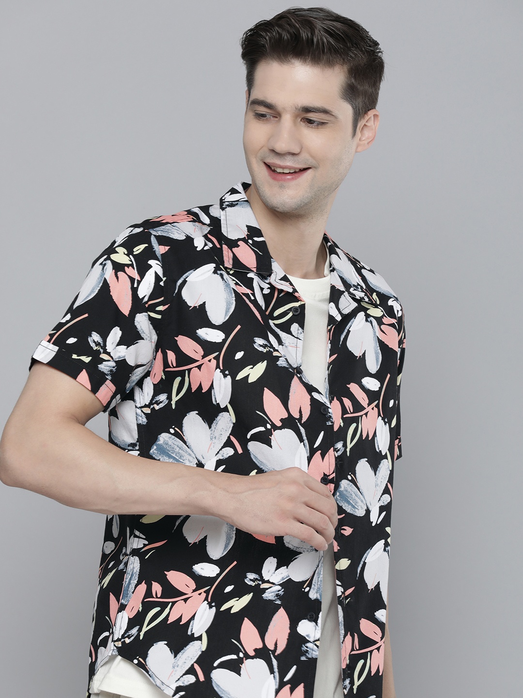 

HERE&NOW Men Slim Fit Floral Printed Opaque Casual Shirt, Black