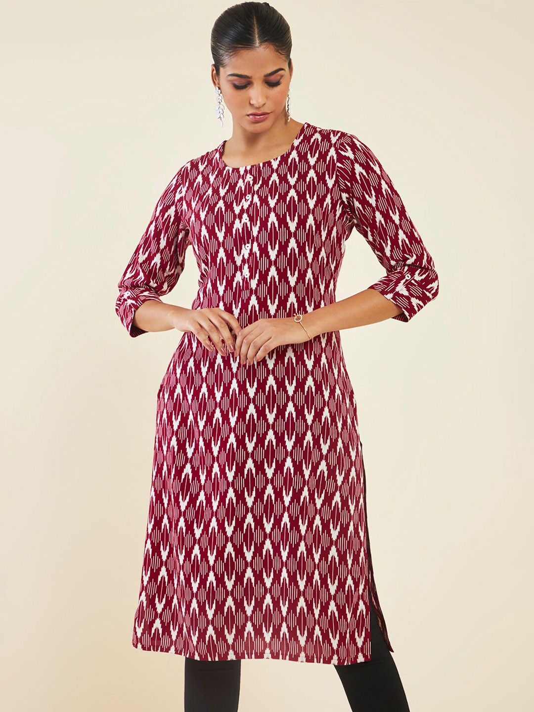 

Soch Geometric Printed Round Neck Straight Kurta, Maroon