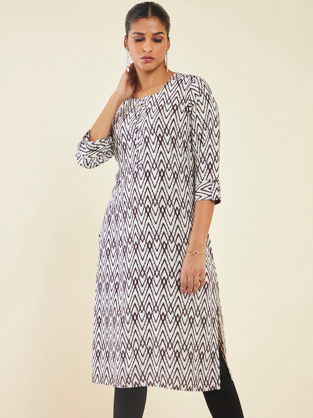 

Soch Geometric Printed Roll Up Sleeves Straight Kurta, White