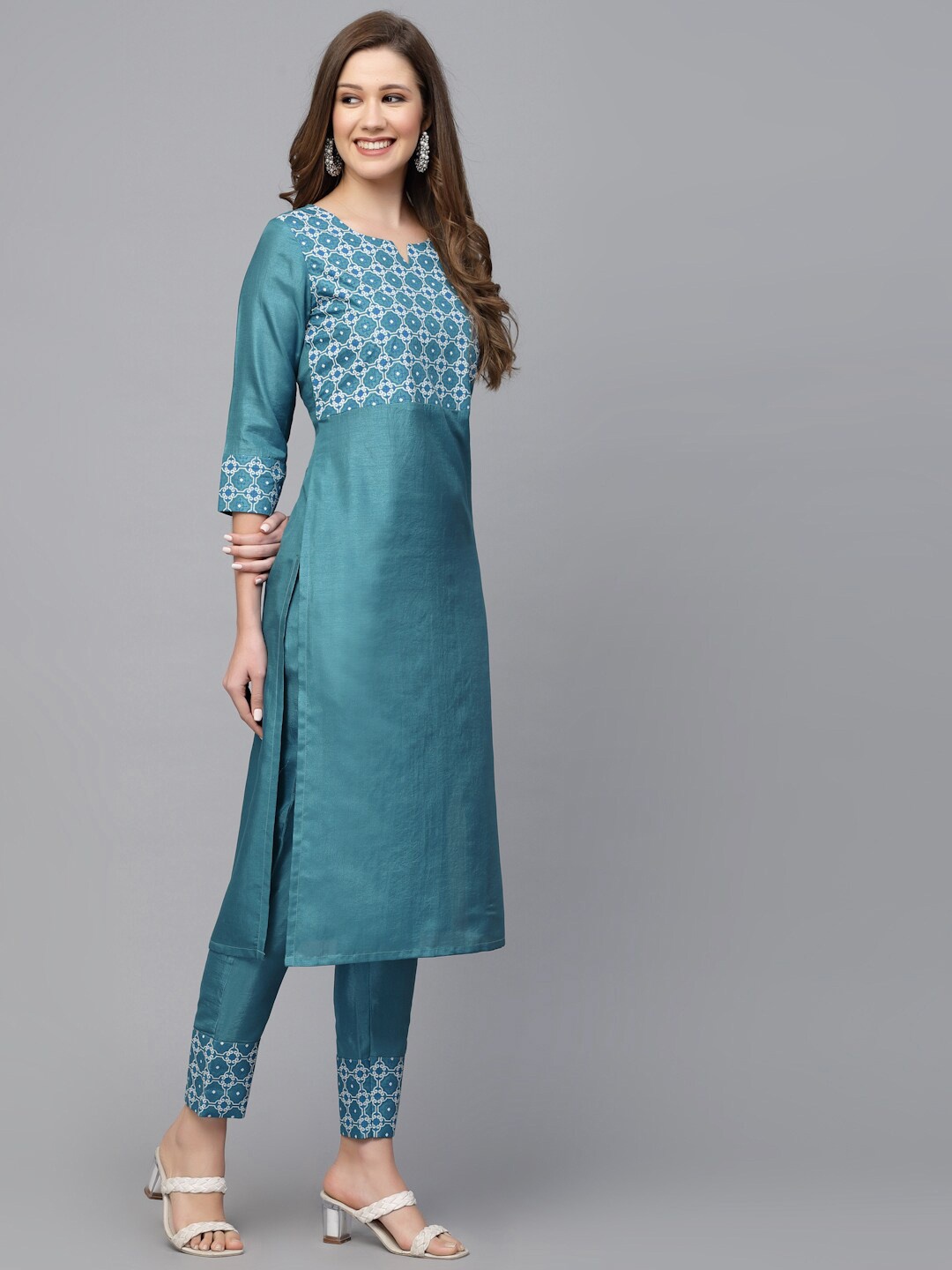 

SKYLEE Ethnic Motifs Printed Notched Neck Kurta With Trousers, Blue