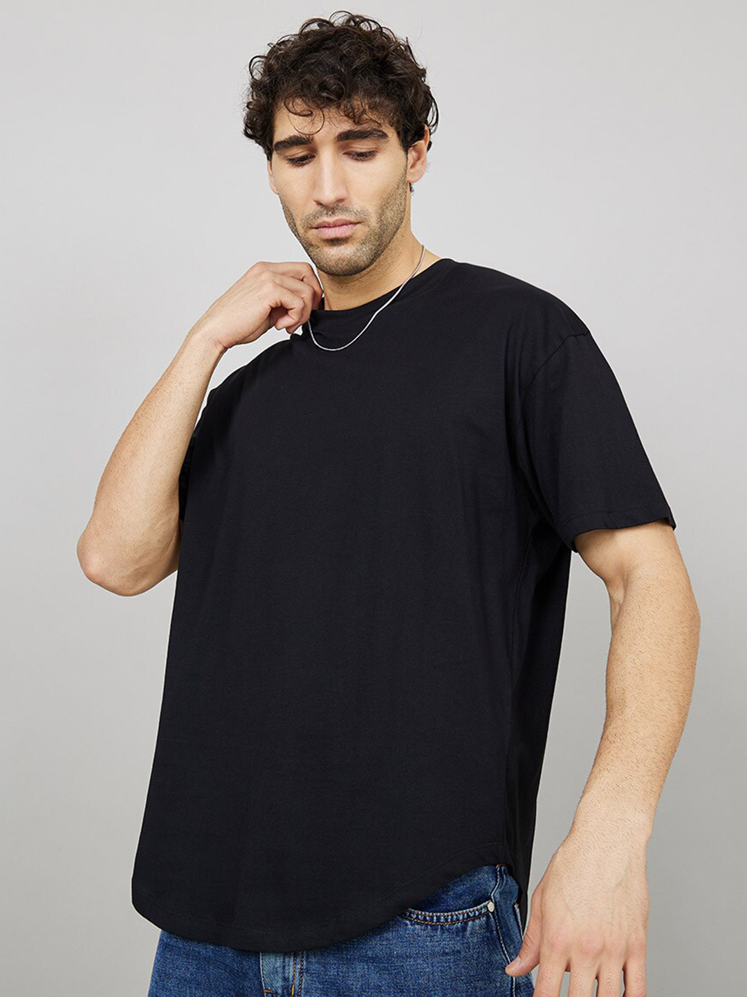 

Styli Men Solid Round Neck Knitted Oversized T-shirt, Black