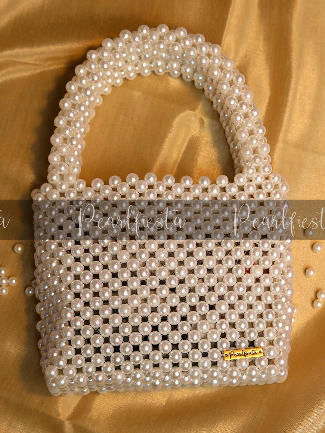 

Pearlfiesta White Swagger Shoulder Bag
