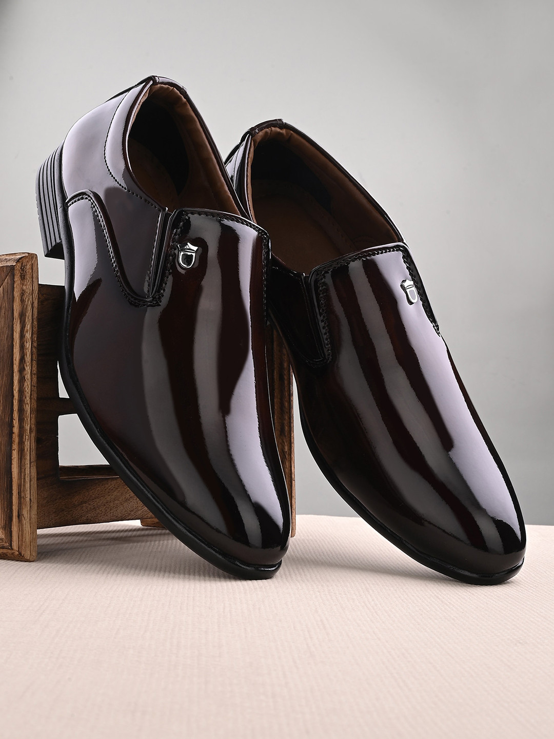 

HERE&NOW Men Round-Toe Slip-On Formal Shoes, Brown