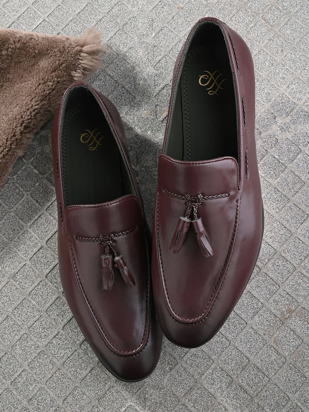 

House of Pataudi Men Tasseled Formal Loafers, Maroon